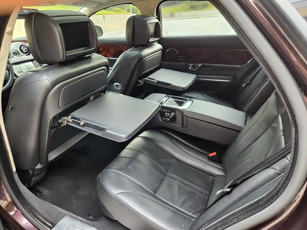 Jaguar XJ — миниатюра 15