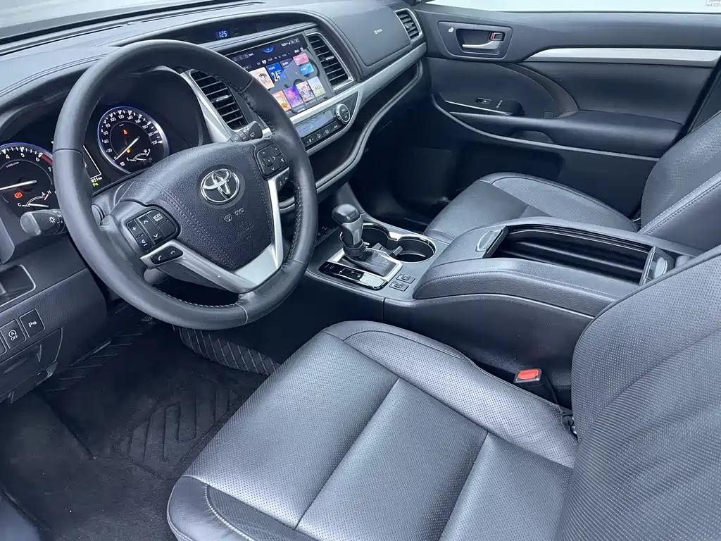 TOYOTA HIGHLANDER