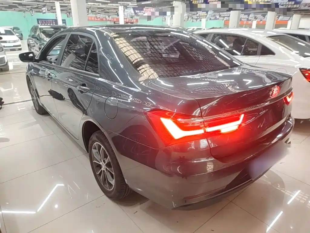 BYD Qin — миниатюра 5