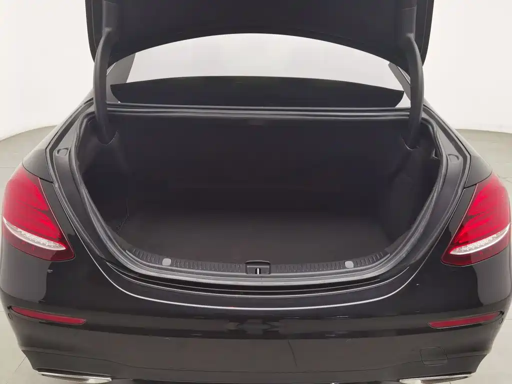 Mercedes-Benz E-Class — миниатюра 16