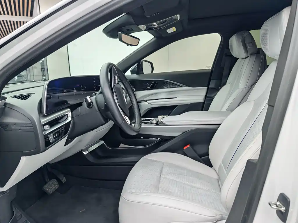 Cadillac Lyriq — миниатюра 6