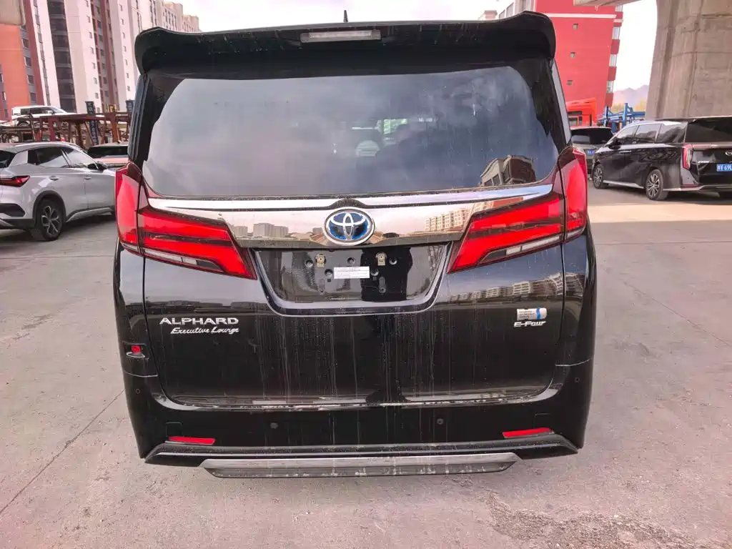 Toyota Alphard — миниатюра 5