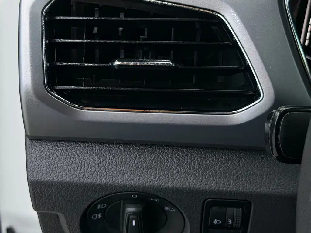 Volkswagen T-Cross — миниатюра 8