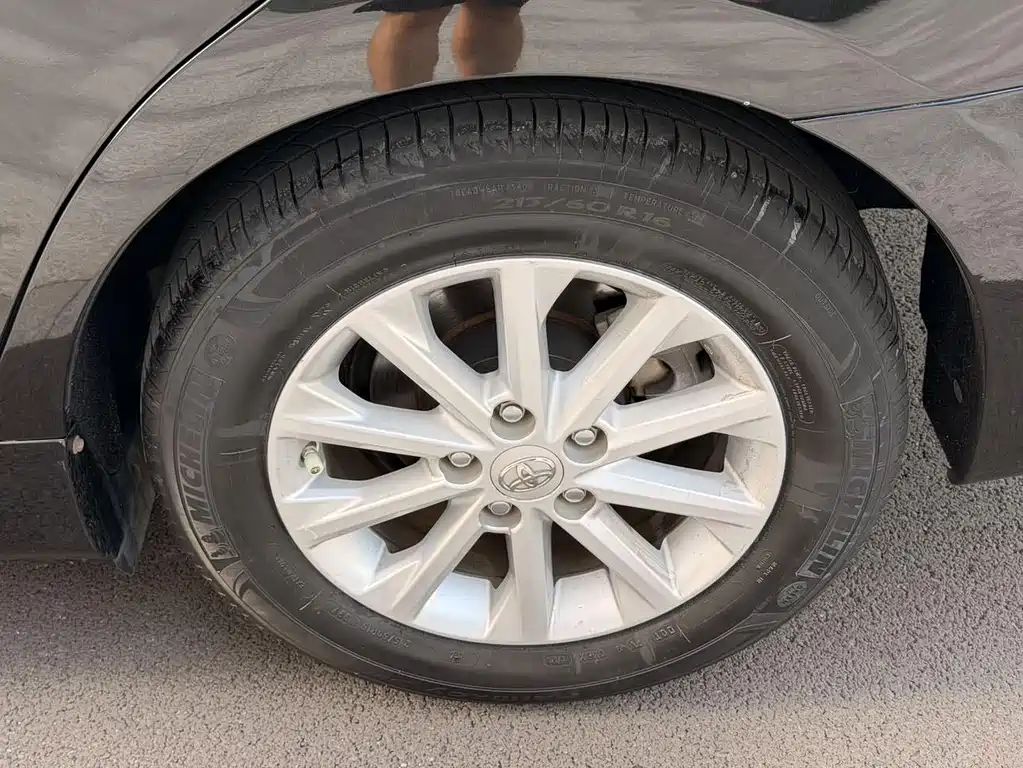 Toyota Camry — миниатюра 13
