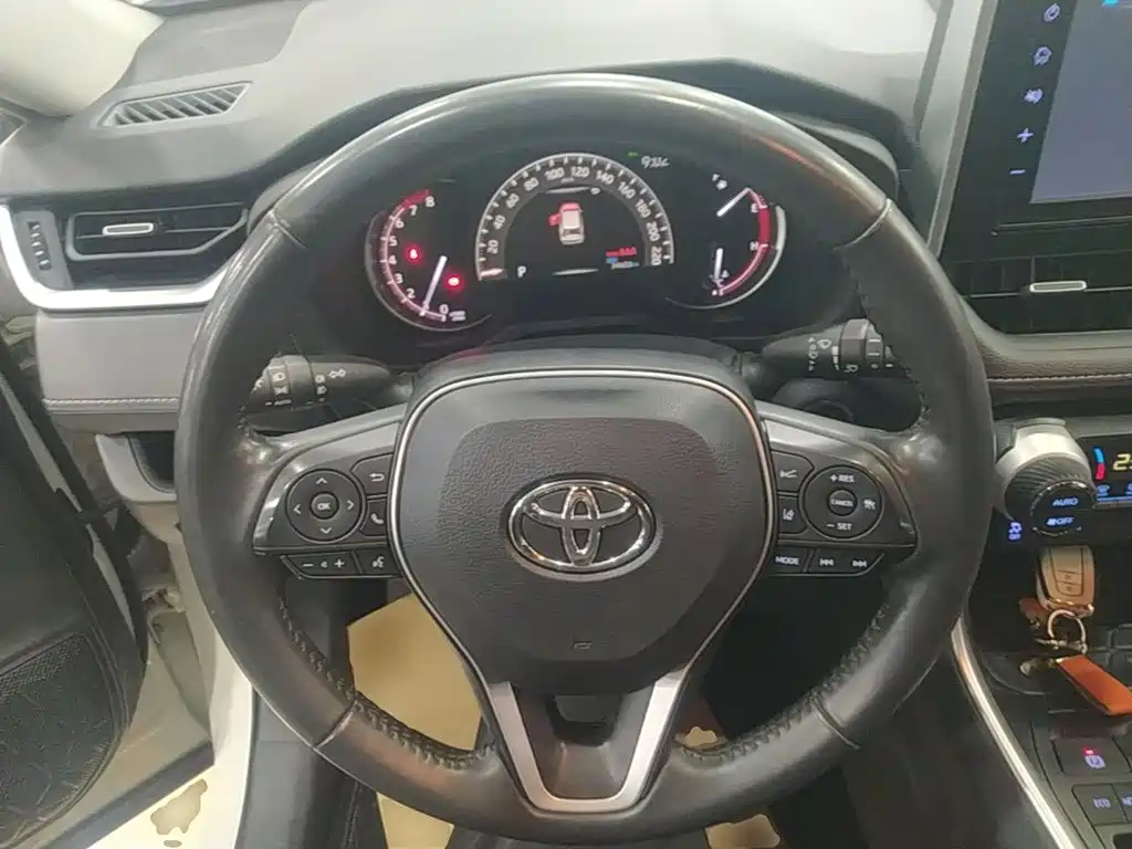 Toyota RAV4 — миниатюра 11