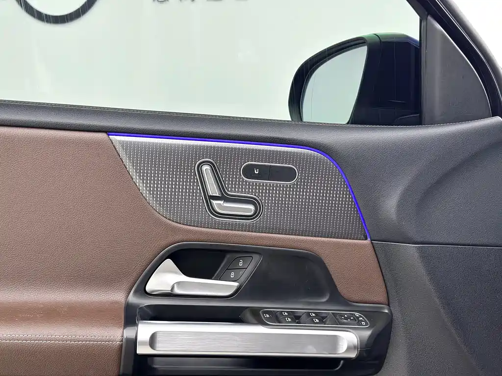 Mercedes-Benz GLB — миниатюра 17