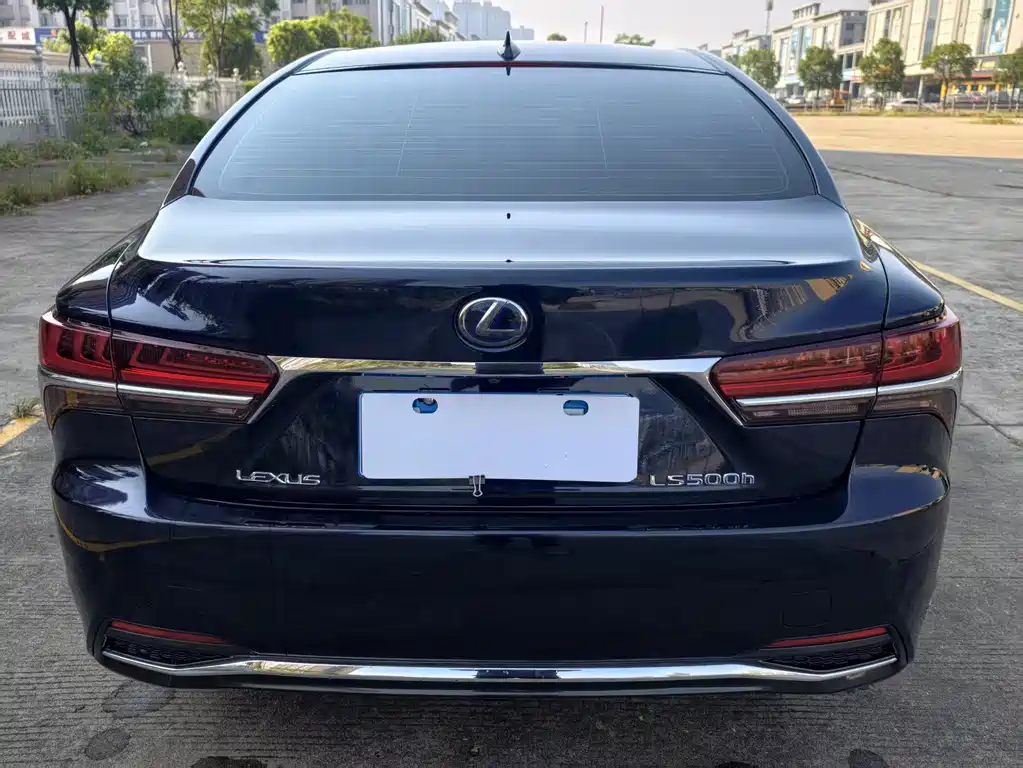 Lexus LS — миниатюра 9