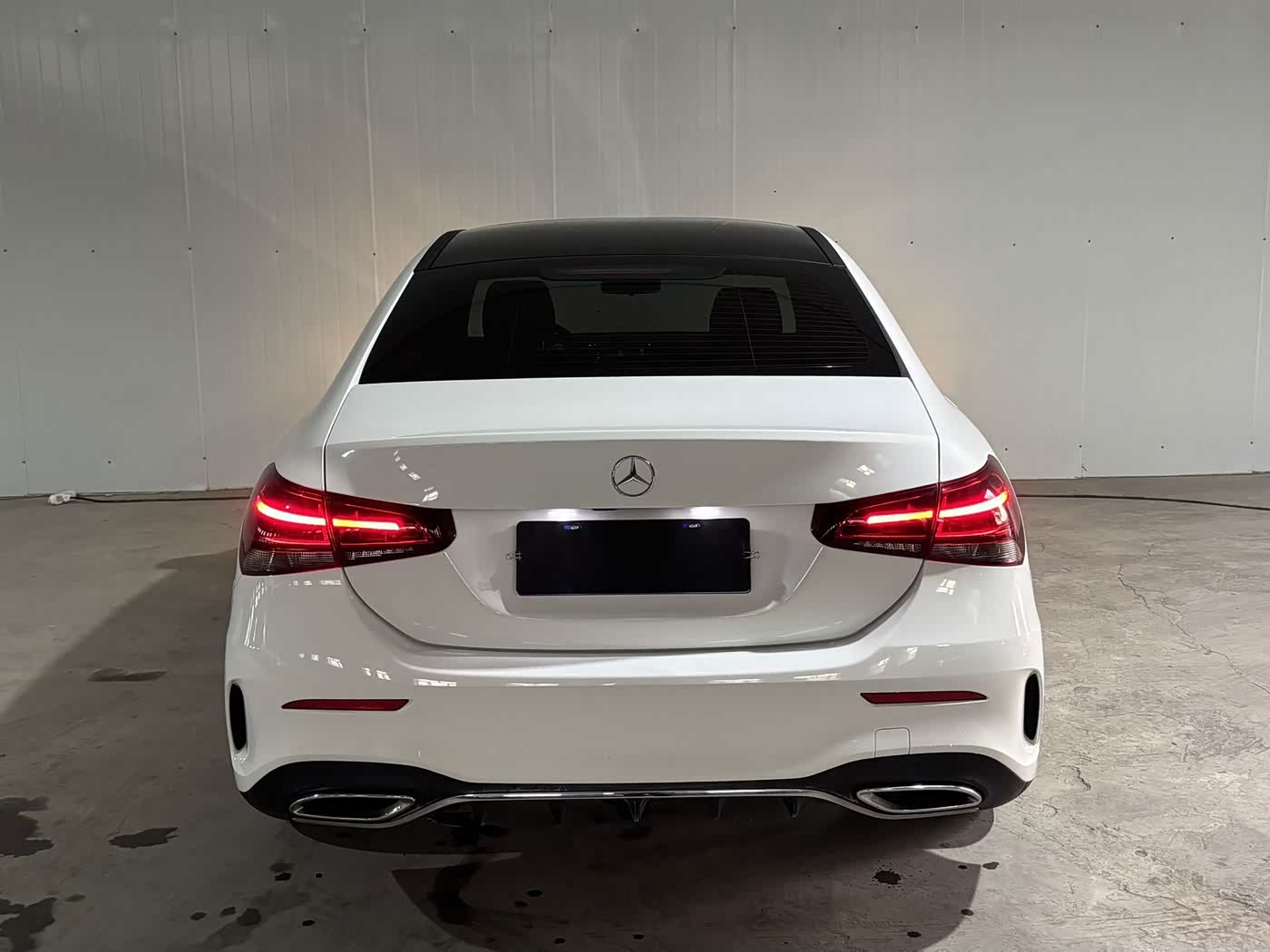 Mercedes-Benz A-Class 1.3 л 2022 г. Белый, пробег 32000 км