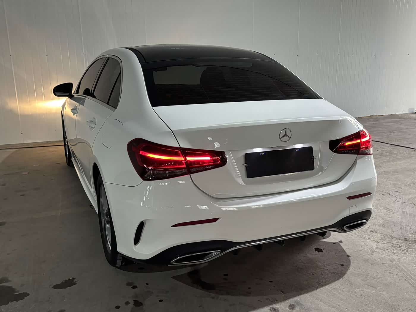 Mercedes-Benz A-Class 1.3 л 2022 г. Белый, пробег 32000 км