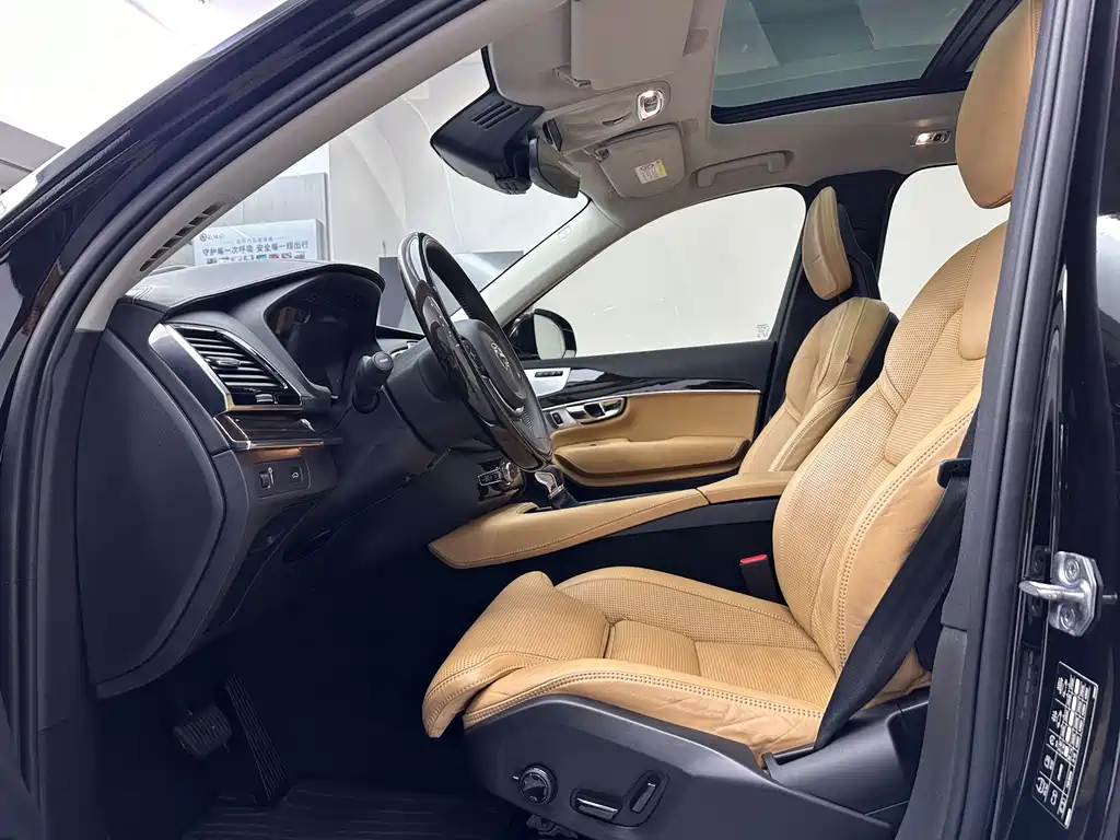 Volvo XC90 — миниатюра 10