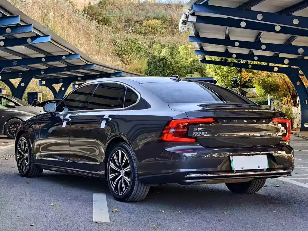 Volvo S90 2021 T8 E Luxury
