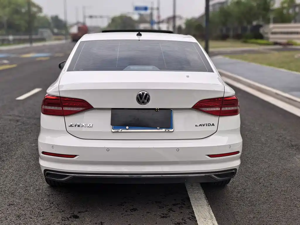 Volkswagen Lavida — миниатюра 6