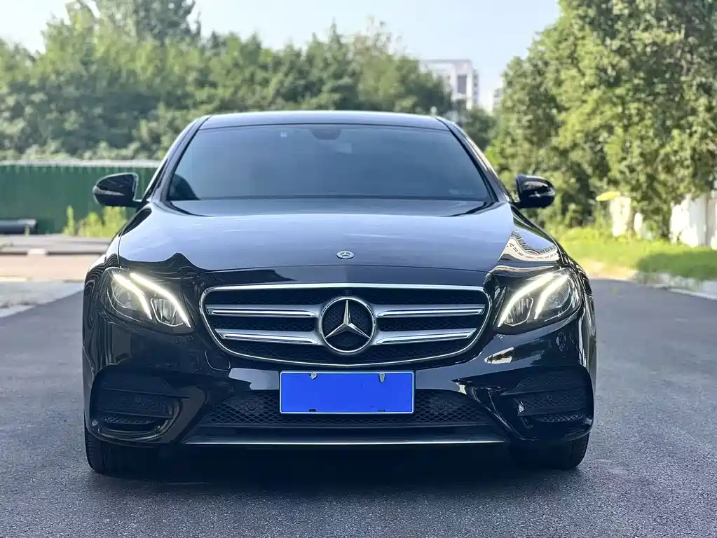 Mercedes-Benz E-Class — миниатюра 2