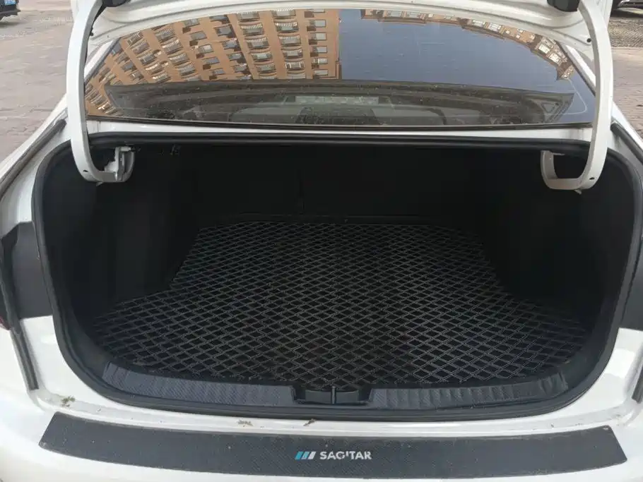 Volkswagen Sagitar — миниатюра 4