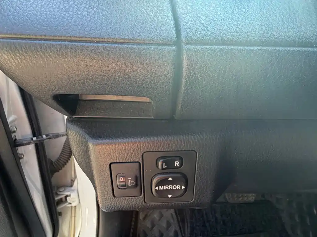 Toyota Yaris L — миниатюра 12