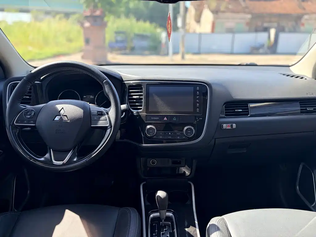 Mitsubishi Outlander — миниатюра 7