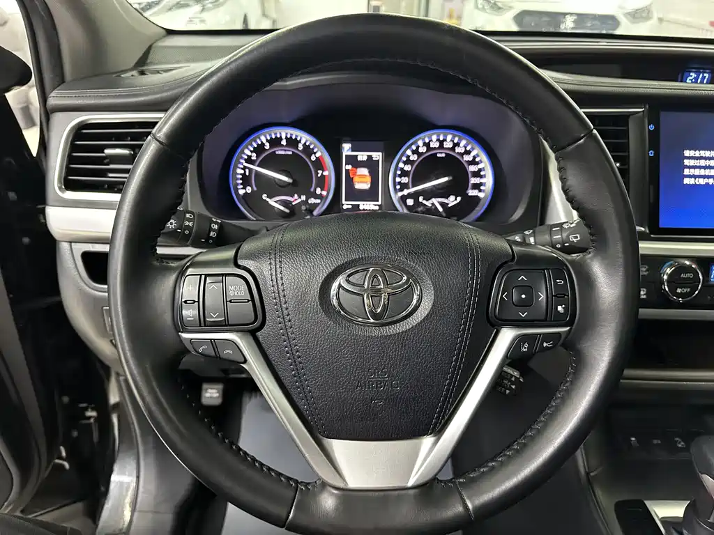 TOYOTA HIGHLANDER