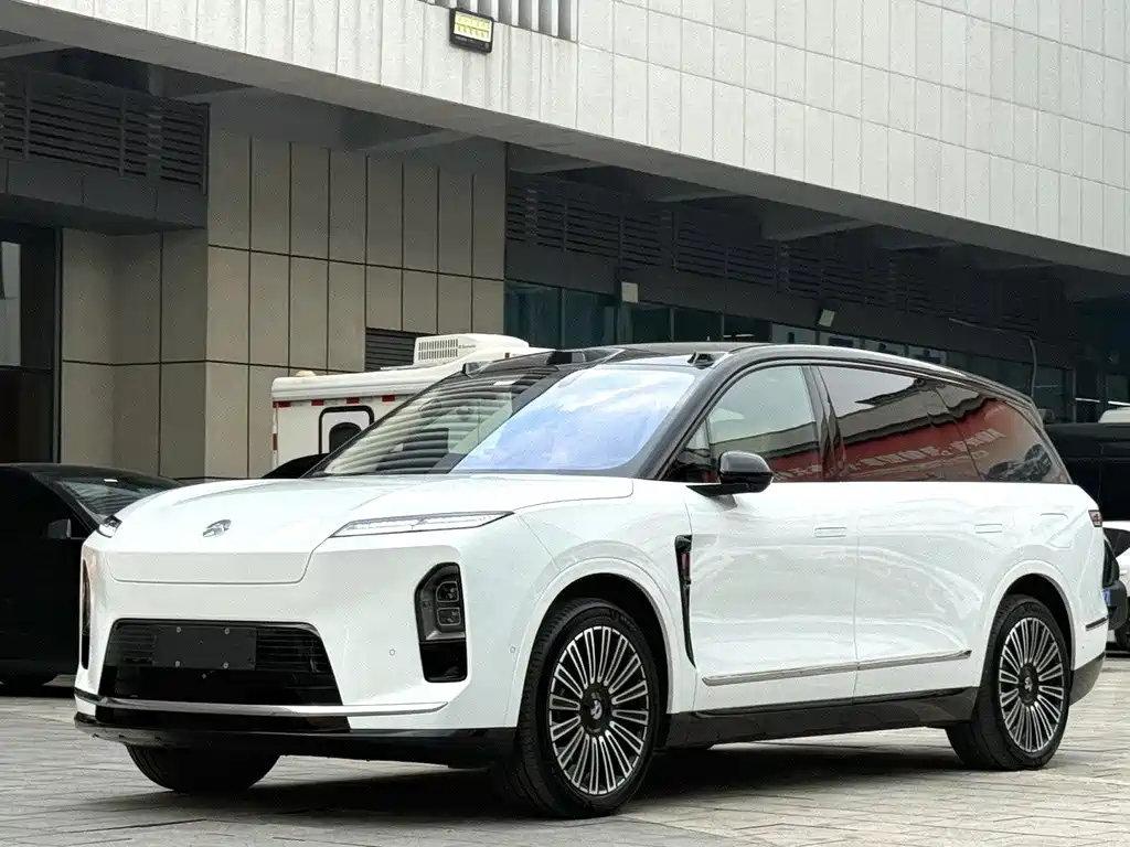 NIO ES8