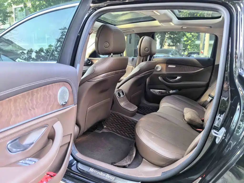 Mercedes-Benz E-Class — миниатюра 9