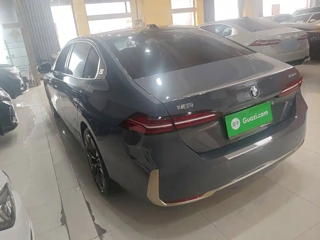 BMW 5 Series — миниатюра 5