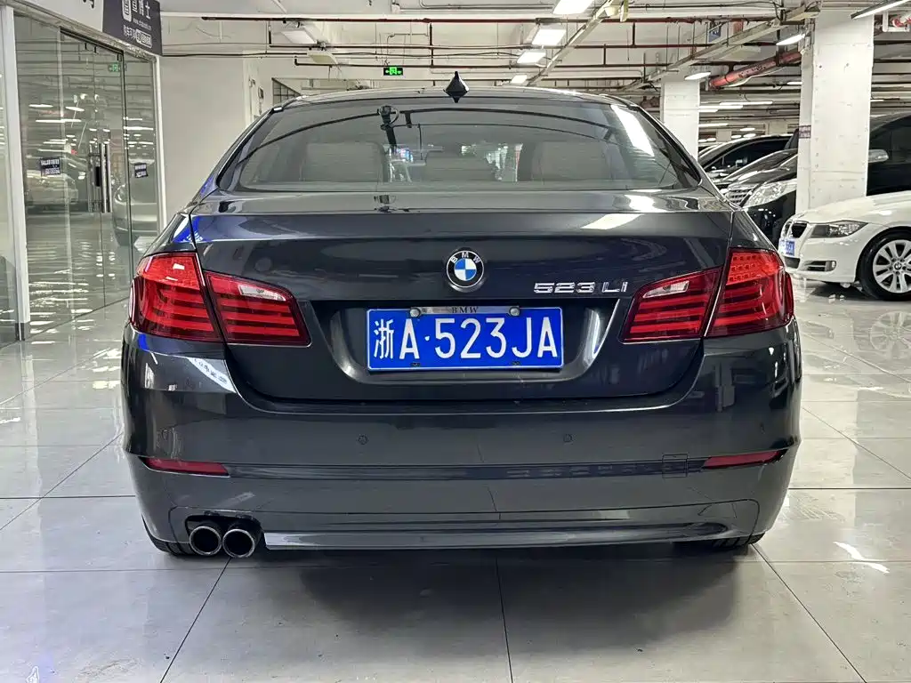 BMW 5 Series — миниатюра 4