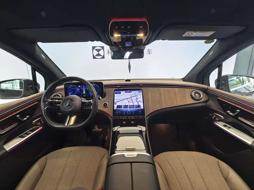 Mercedes-Benz EQE SUV — миниатюра 8