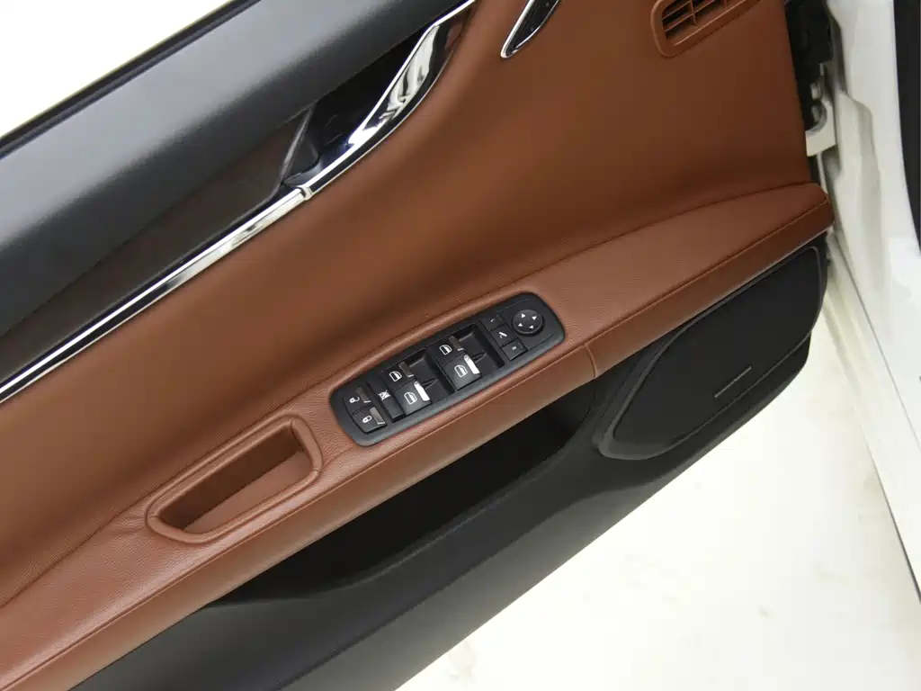 Maserati Quattroporte — миниатюра 36