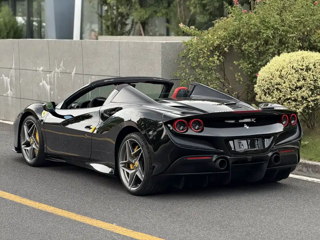 Ferrari F8 — миниатюра 5