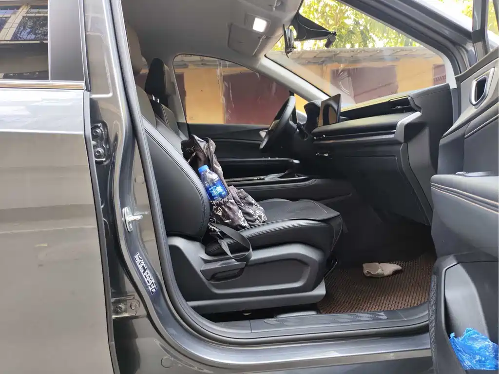 Wuling Jiachen — миниатюра 5