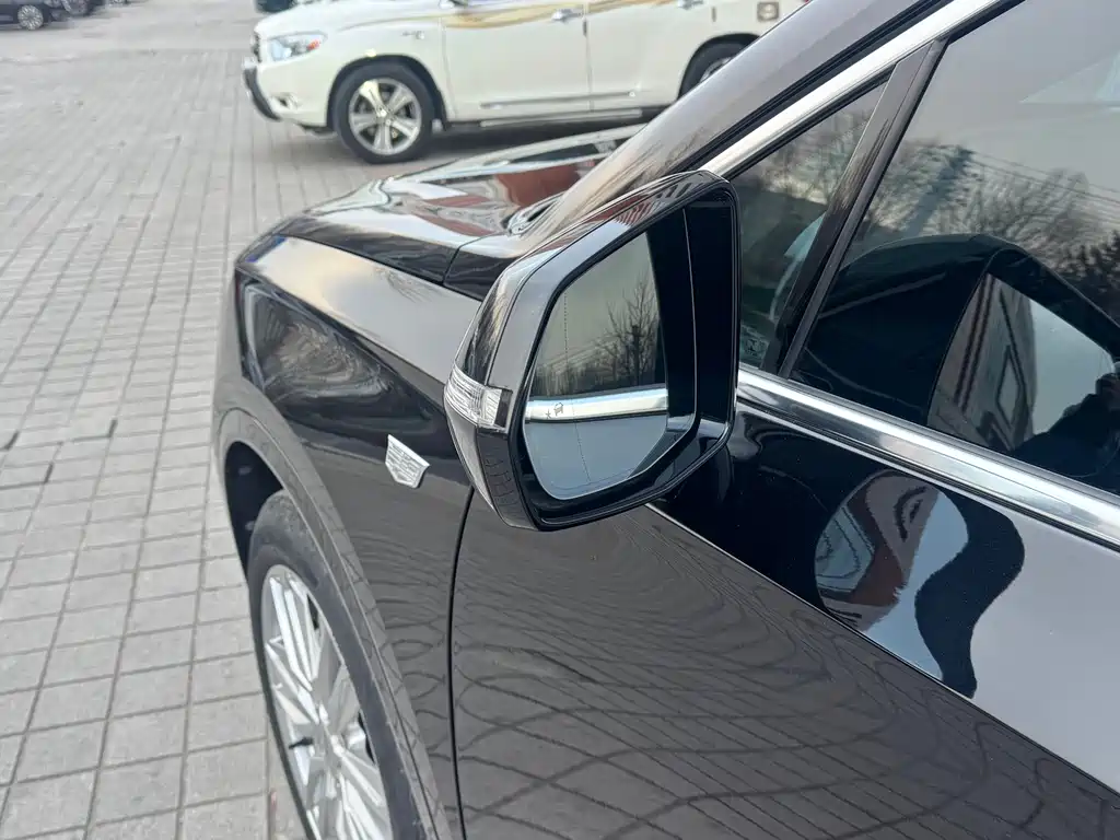CADILLAC XT6
