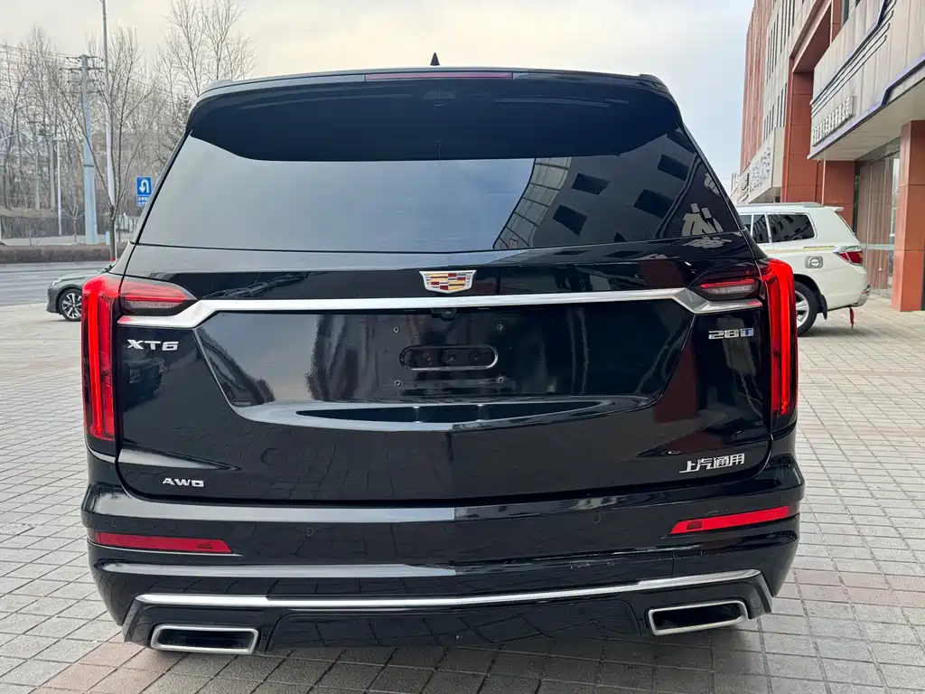 CADILLAC XT6