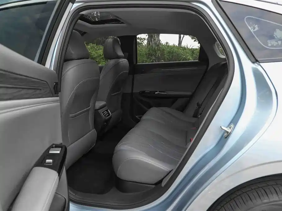 Geely Galaxy Galaxy L6 L6 2025 EM-i 140km