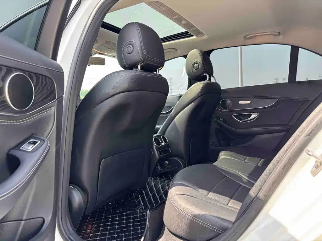 Mercedes-Benz C-Class — миниатюра 7