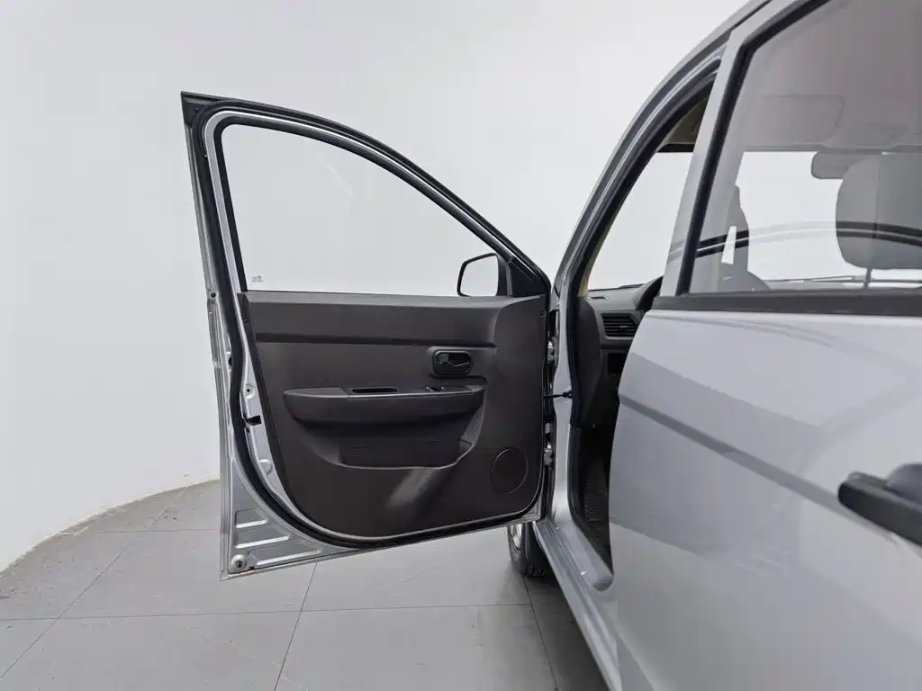 Wuling Hongguang — миниатюра 8