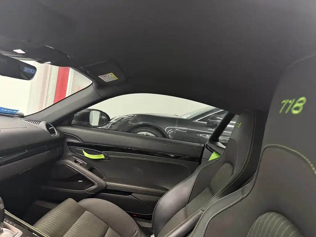 Porsche 718 2020 Cayman 2.0T