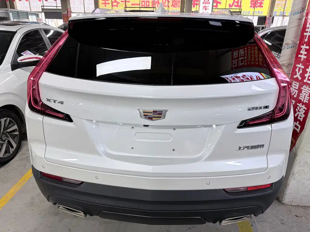 CADILLAC XT4