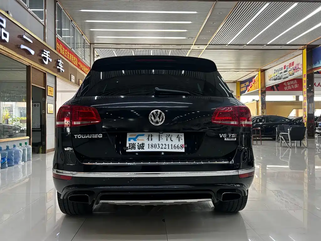 VOLKSWAGEN TOUAREG