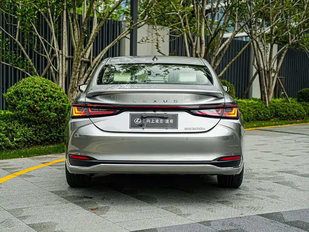 Lexus ES 2025 300h Premium