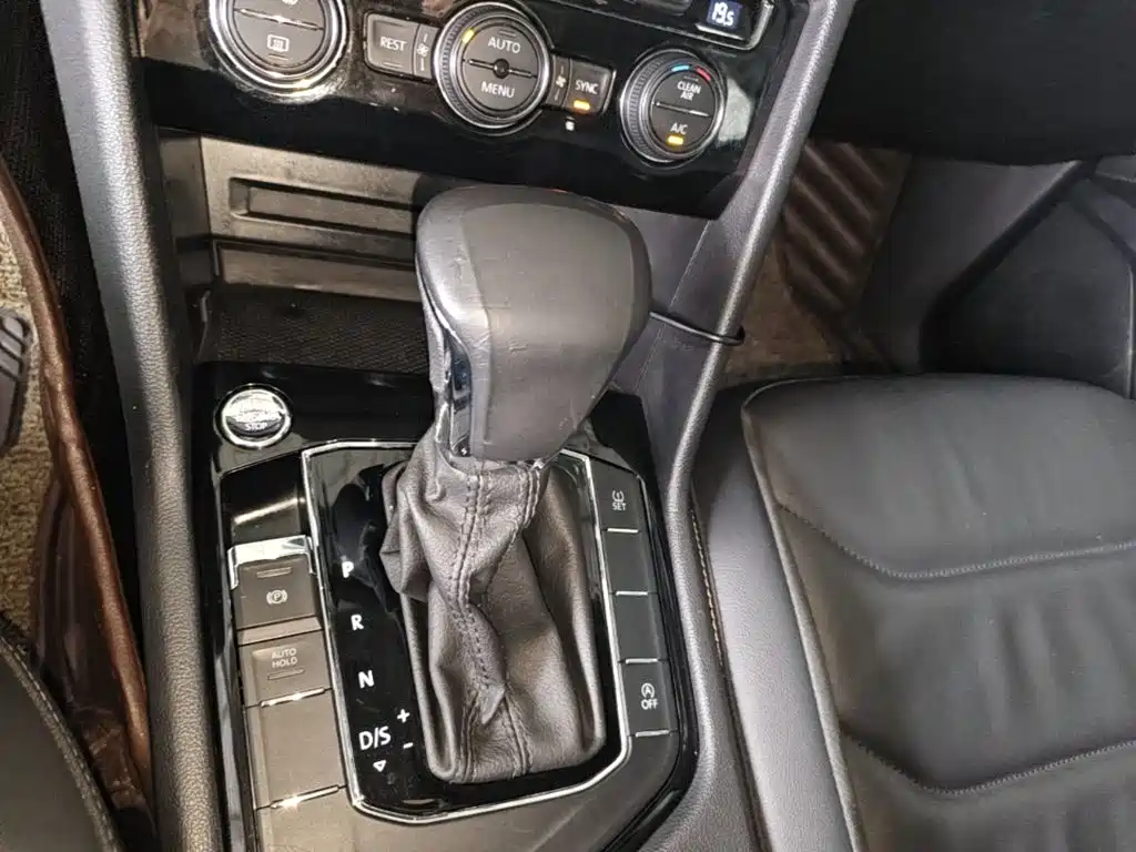Volkswagen Tiguan L — миниатюра 14