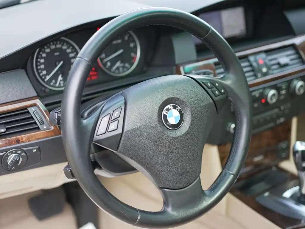 BMW 5 Series — миниатюра 26