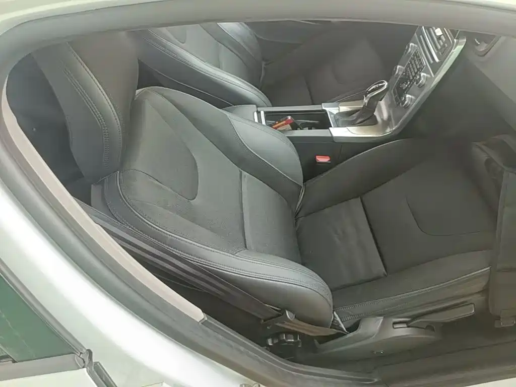 Volvo S60 — миниатюра 25