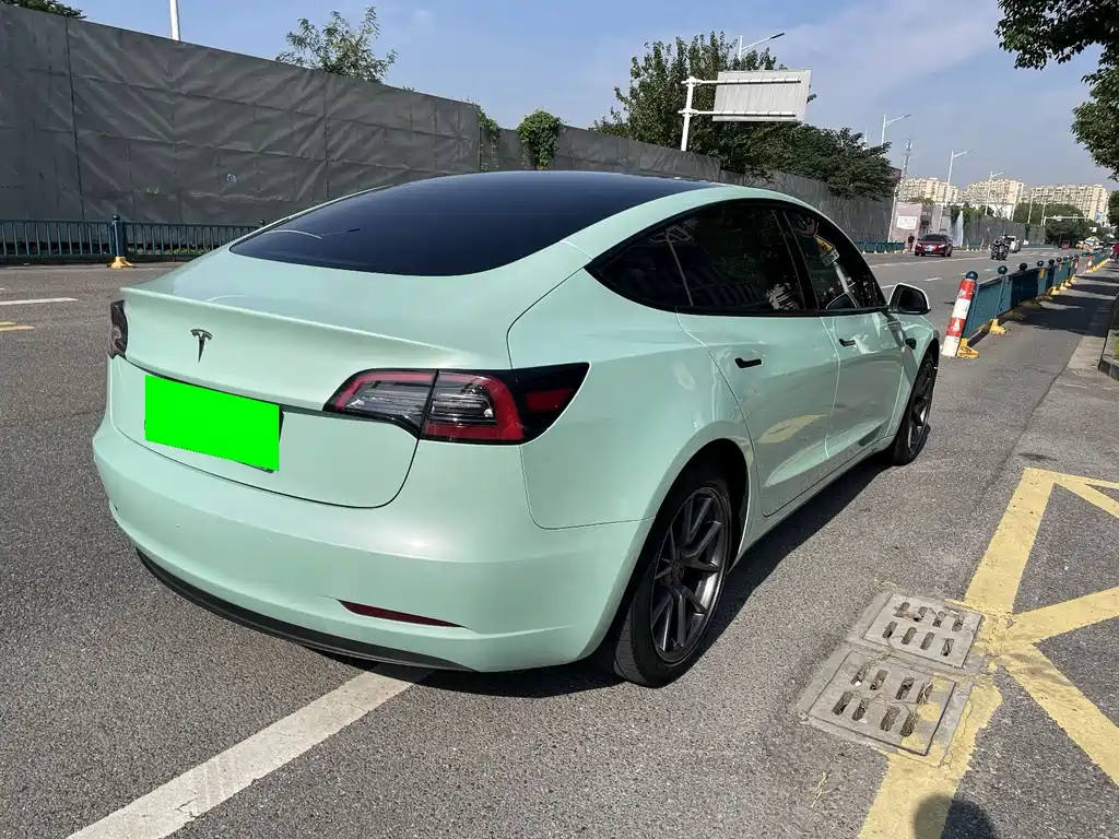Tesla Model 3 — миниатюра 5