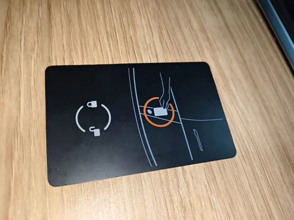 Tesla Model Y — миниатюра 9