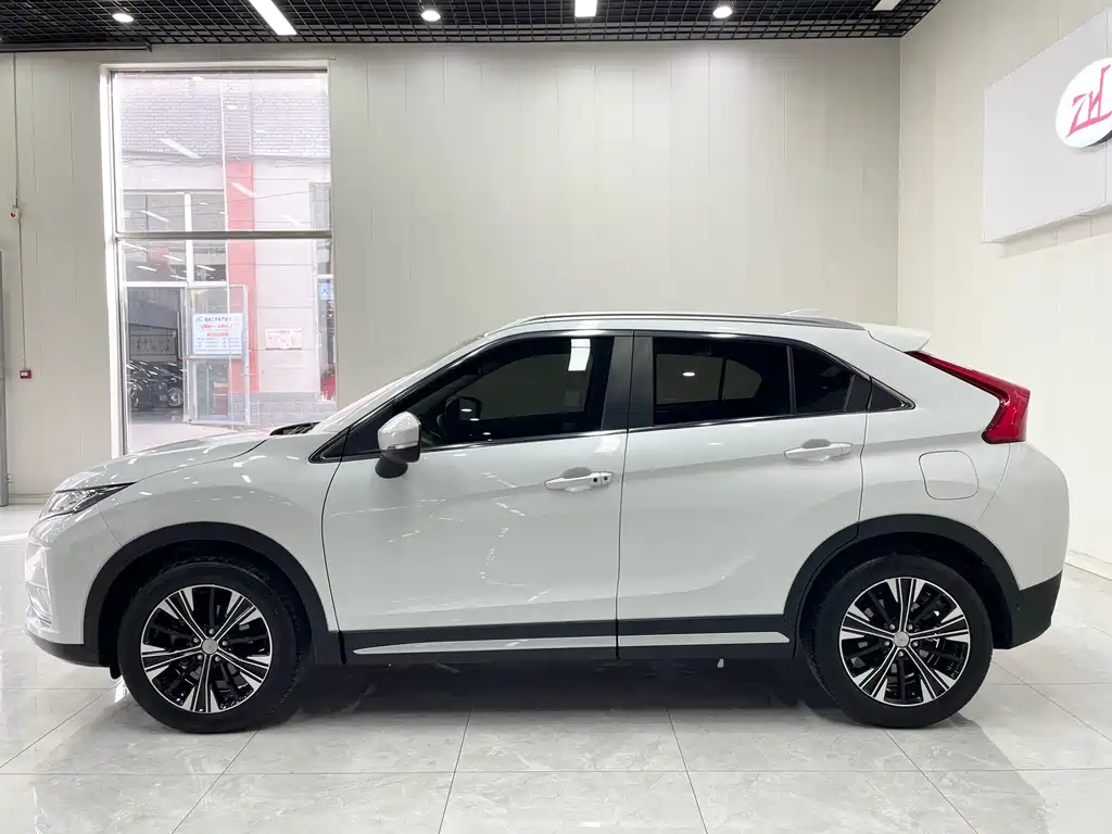 Mitsubishi Eclipse Cross — миниатюра 5