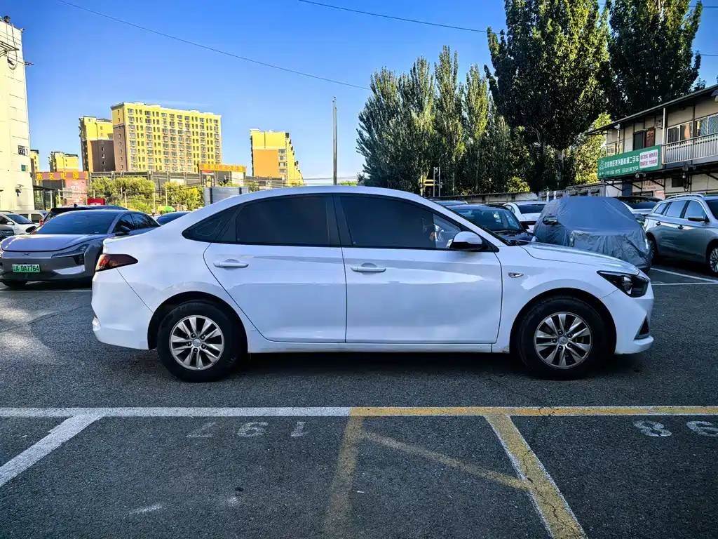 Hyundai Elantra — миниатюра 7