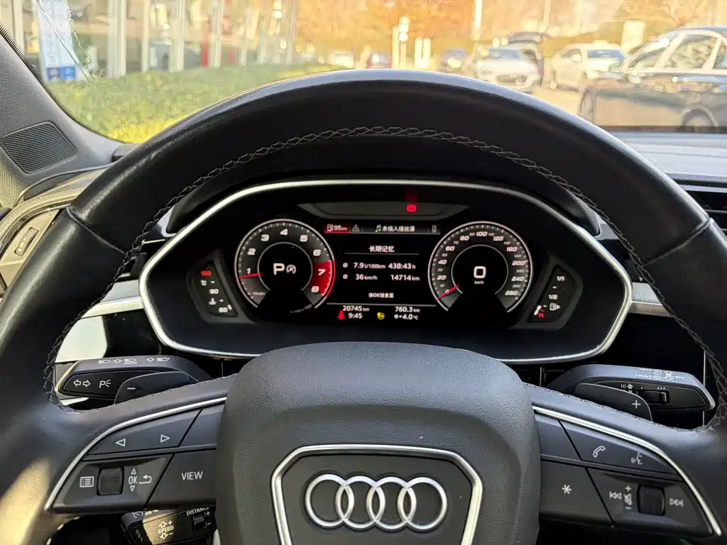 AUDI Q3