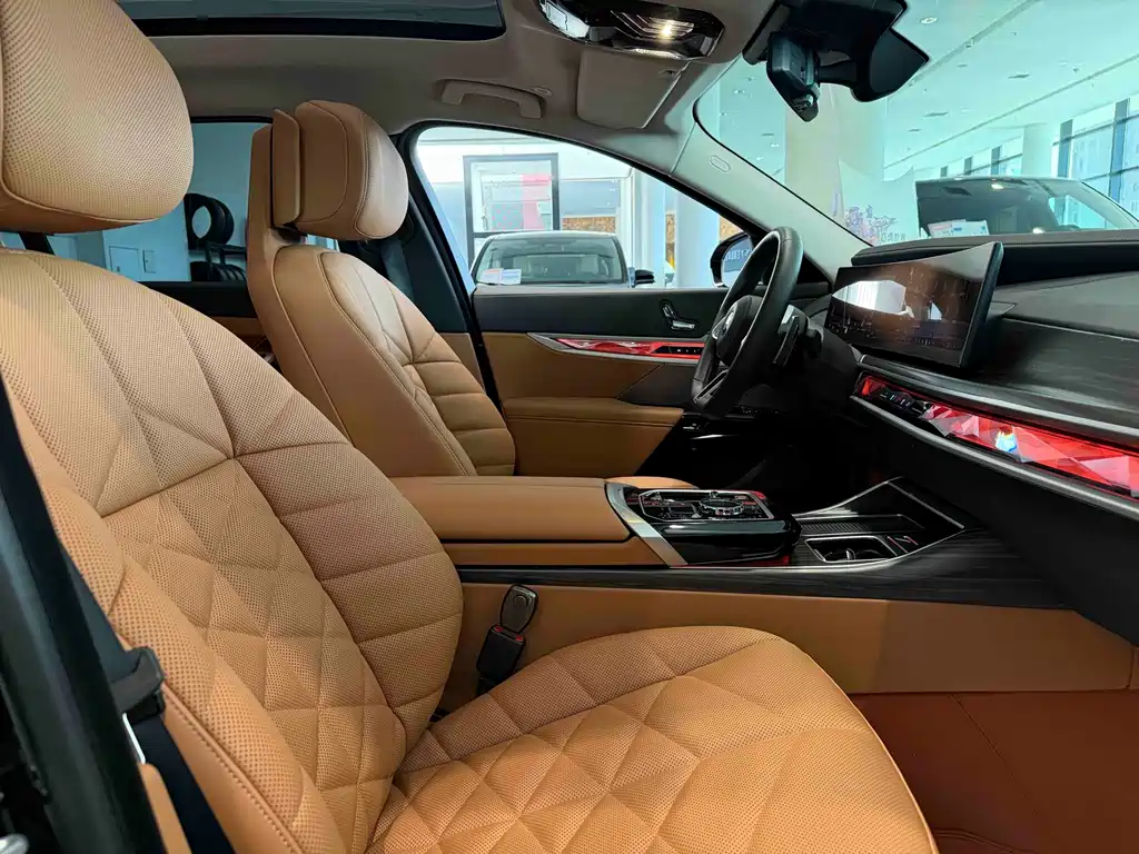 BMW 7 Series — миниатюра 23