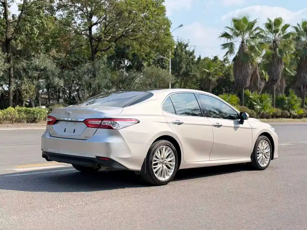 Toyota Camry — миниатюра 7