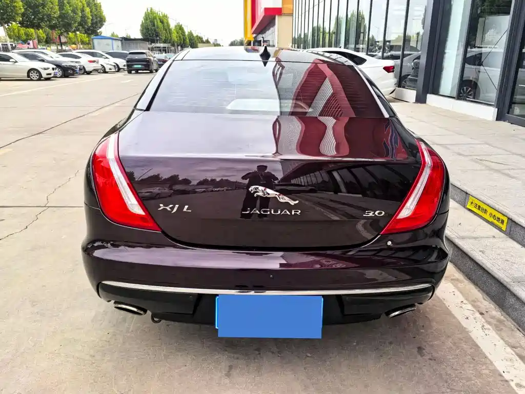 Jaguar XJ — миниатюра 5