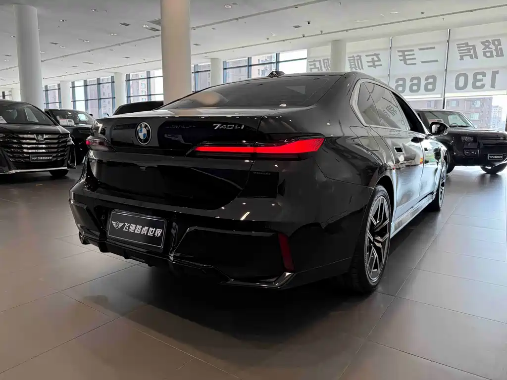 BMW 7 Series — миниатюра 26
